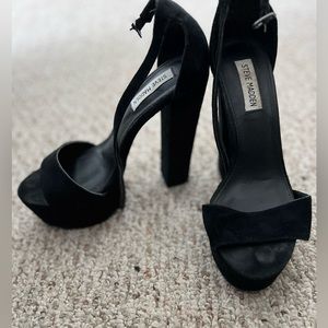 Steve Madden black heel